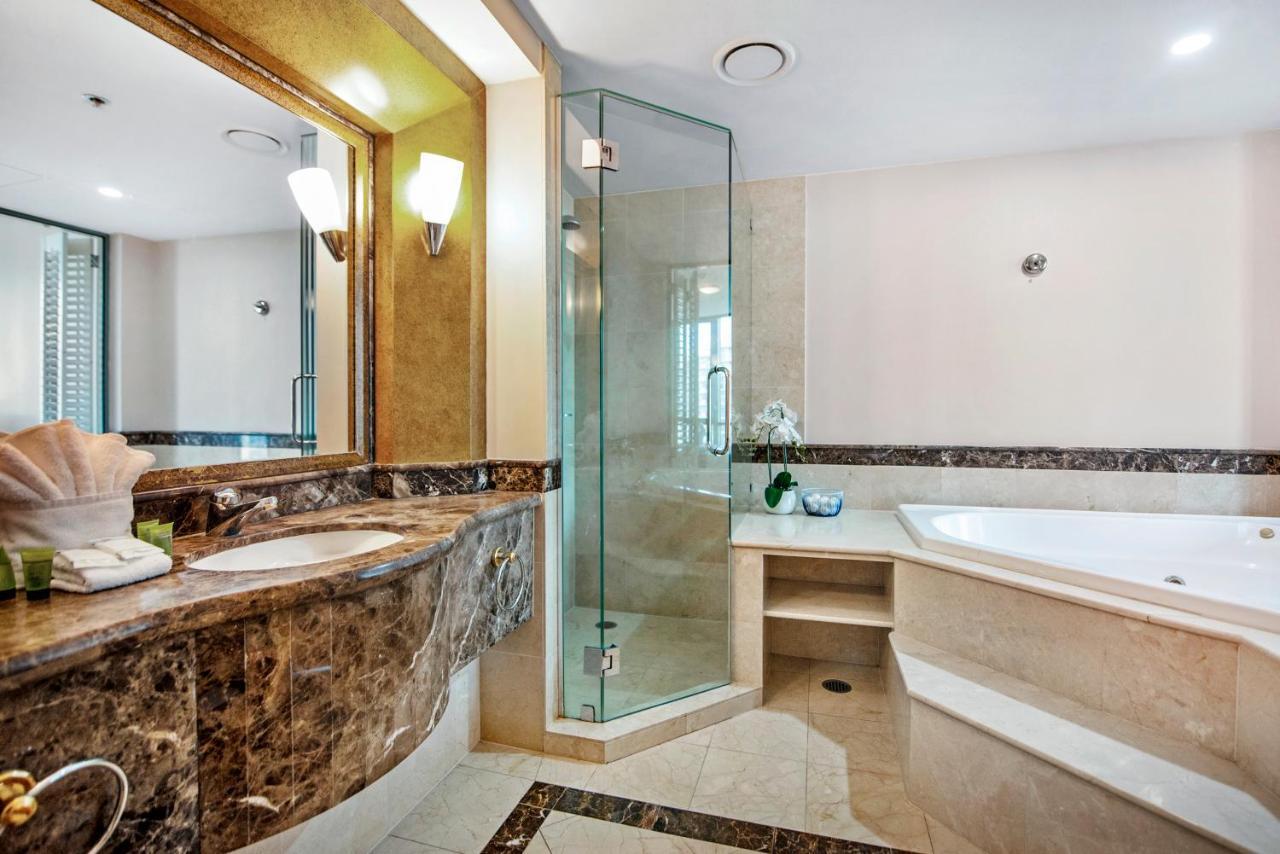 Legends 1 Bedroom Spa Suite - We Accommodate 黄金海岸 外观 照片